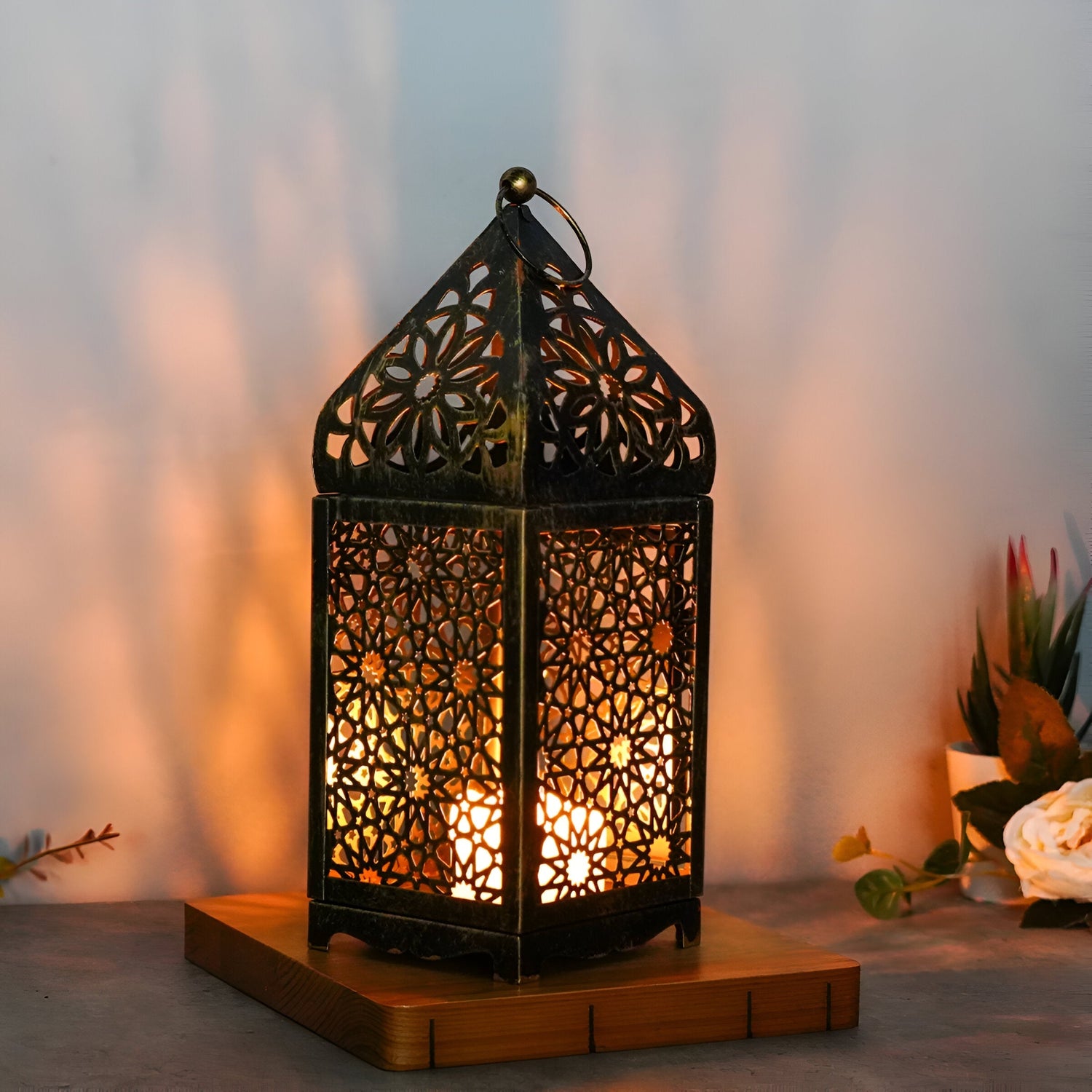 Vionessa Decorative Iron Candle Holder