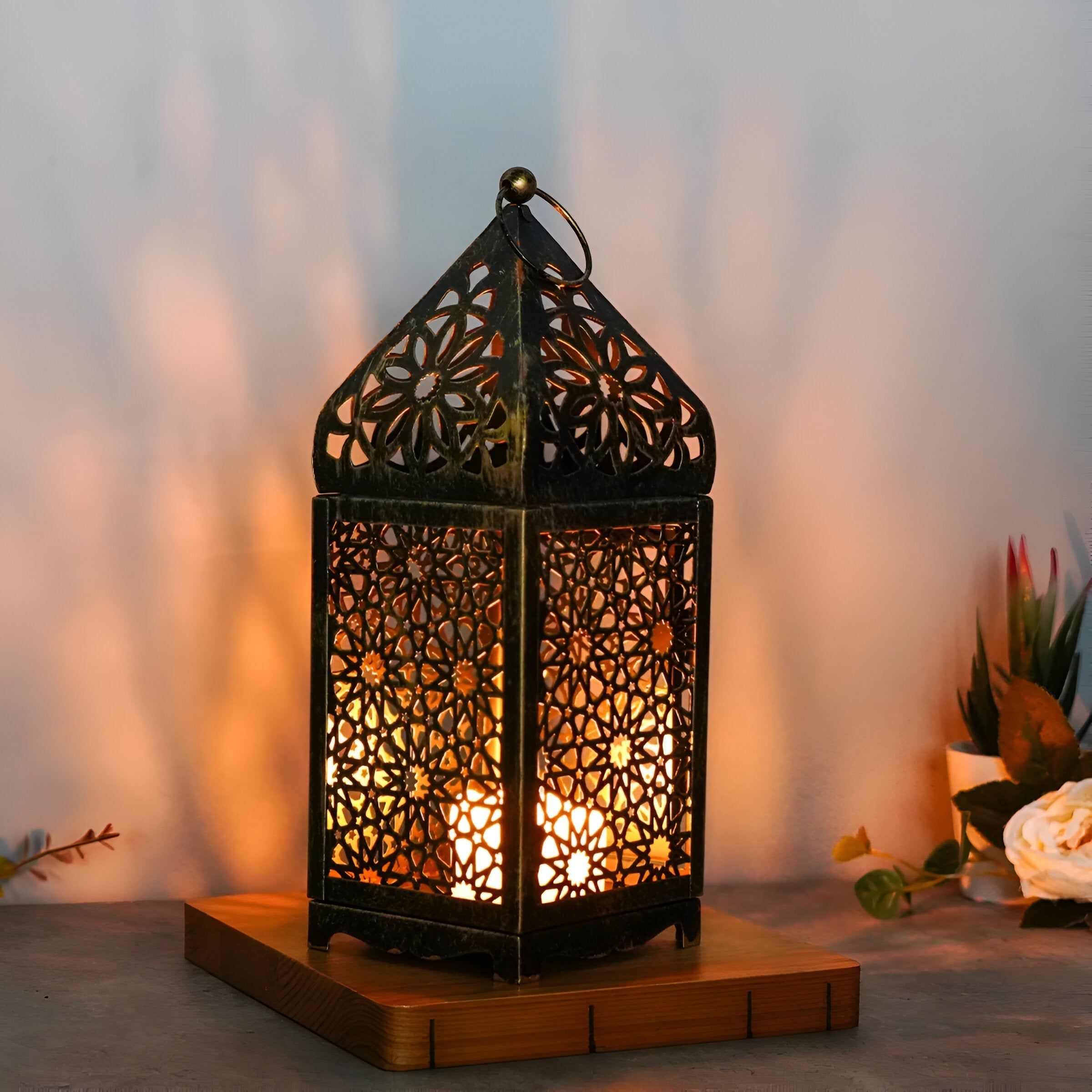 Vionessa Decorative Iron Candle Holder