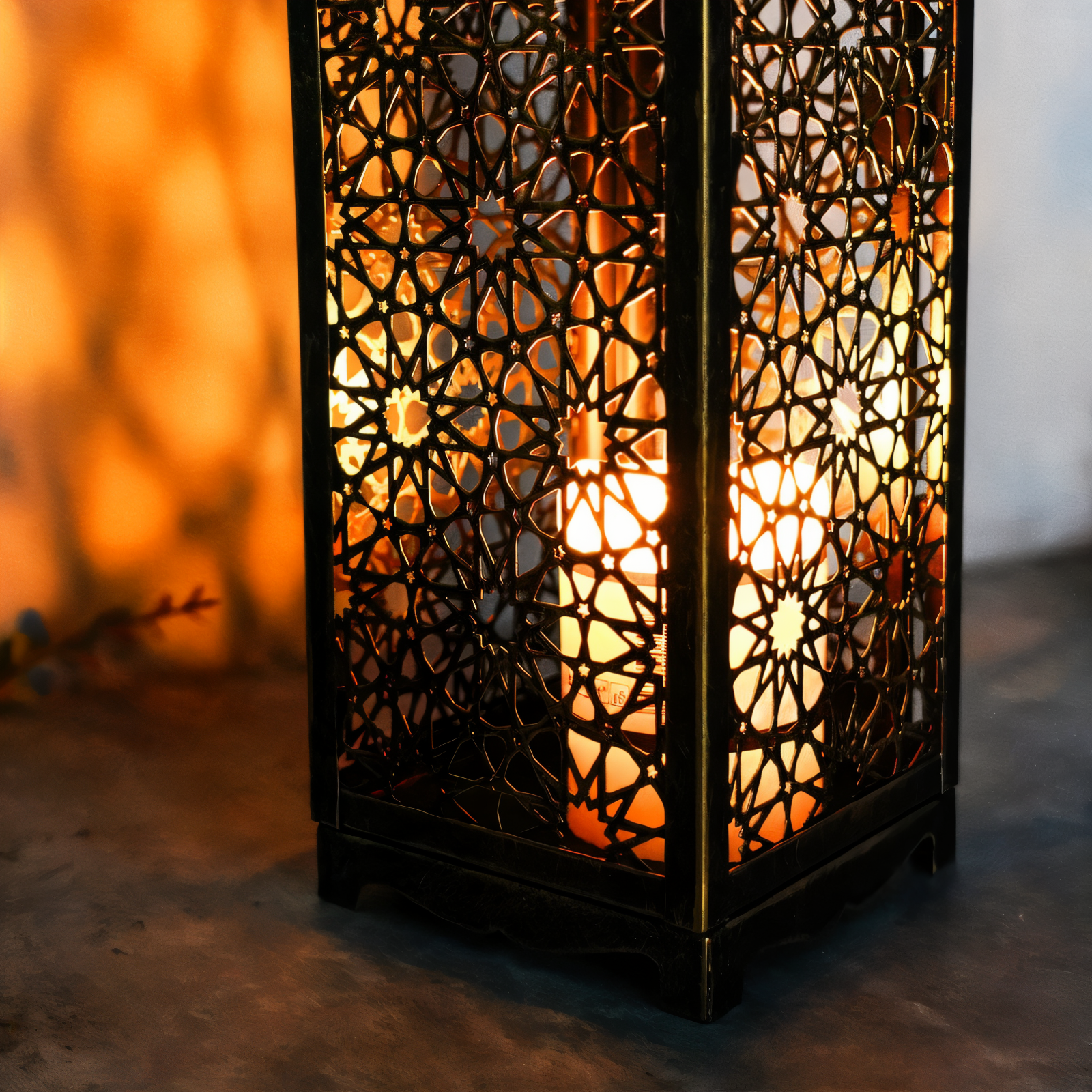 Vionessa Decorative Iron Candle Holder