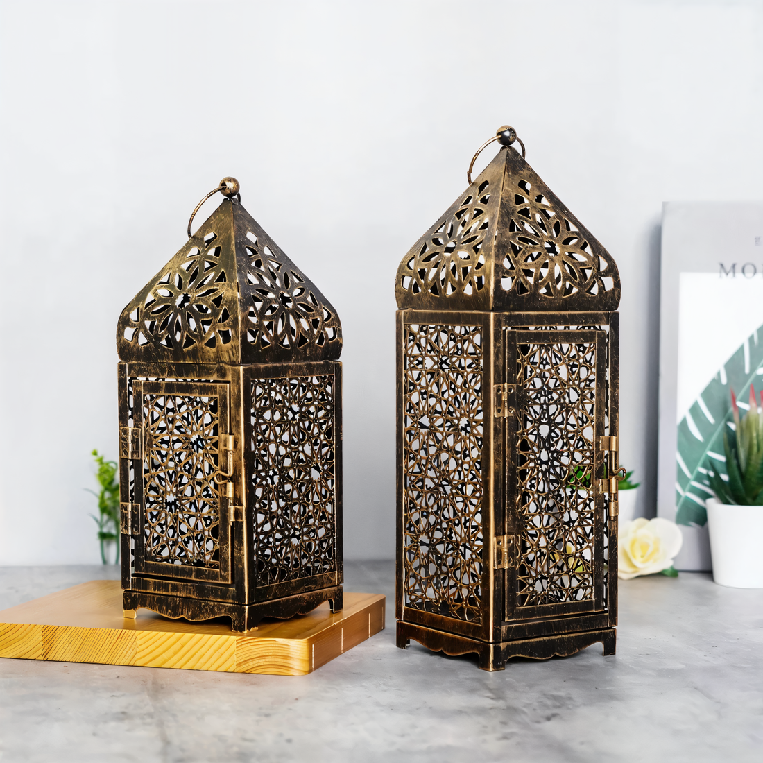 Vionessa Decorative Iron Candle Holder